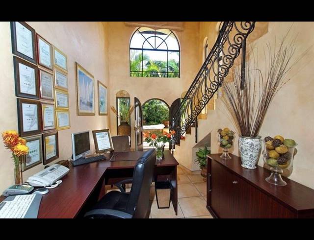 8 BEDROOM HOUSE FOR SALE IN UMHLANGA CENTRAL